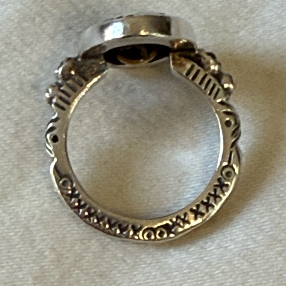 Elizabeth Ngo Porcelain Flower Button Ring - Picture 3 of 7